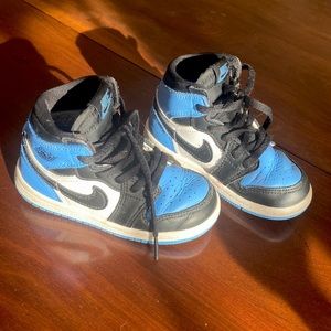 Toddler Nike Air Jordan shoes 🩵🖤🤍